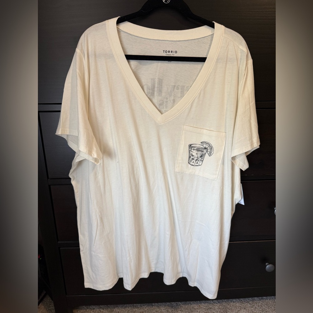 Torrid Classic Fit V-Neck T-shirt size 3 - NWT